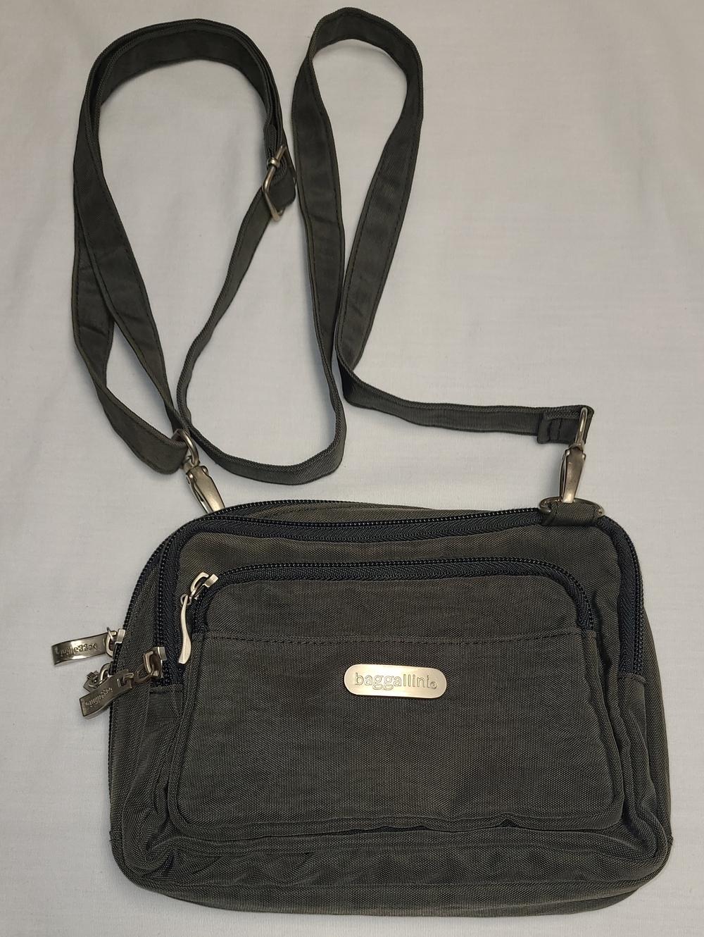 Baggallini Gray adjust Crossbody Triple Zip Bagg w/hot pink interior belt loops